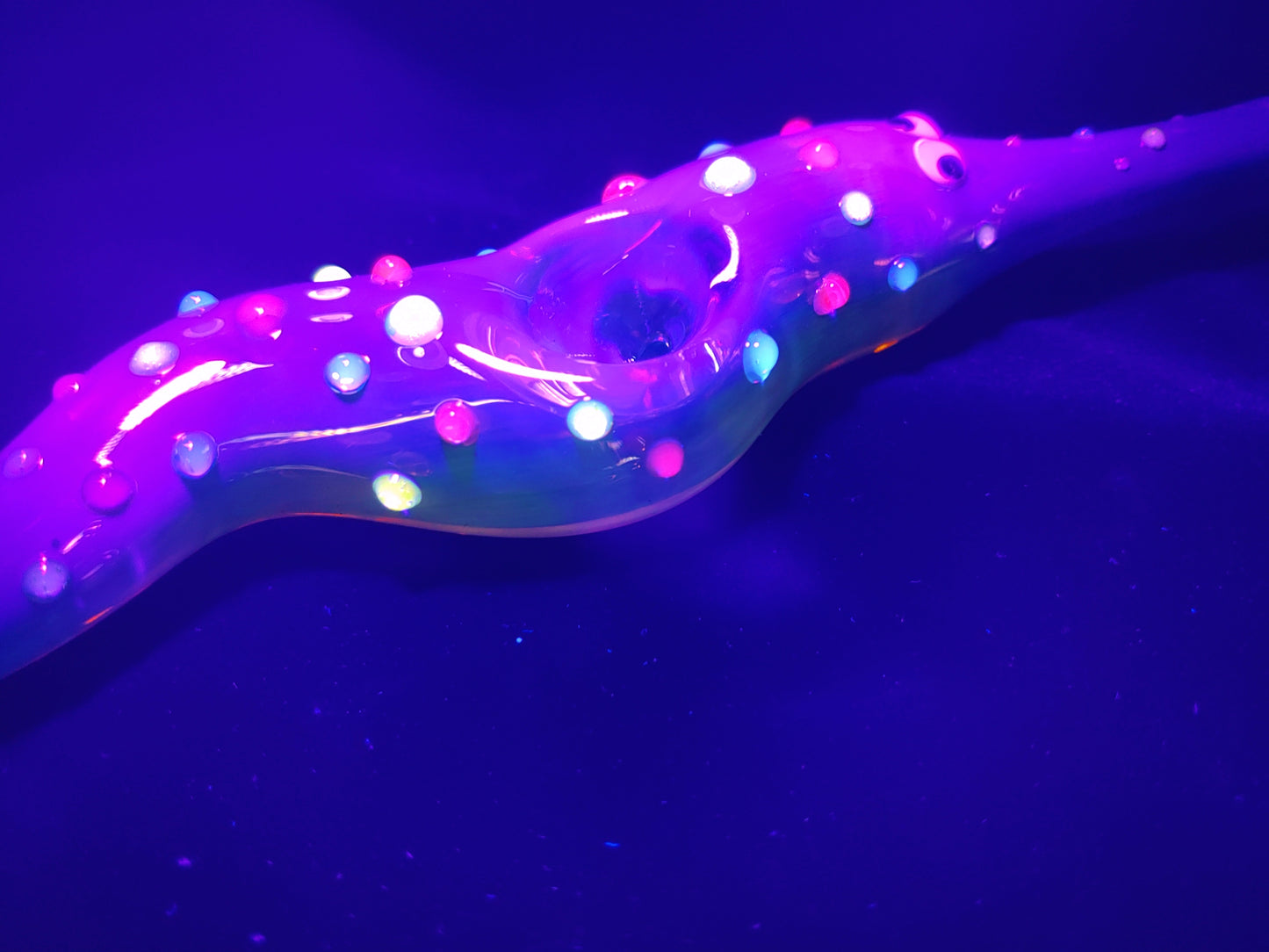 Glass Worm on a String Pipe | UV Glow