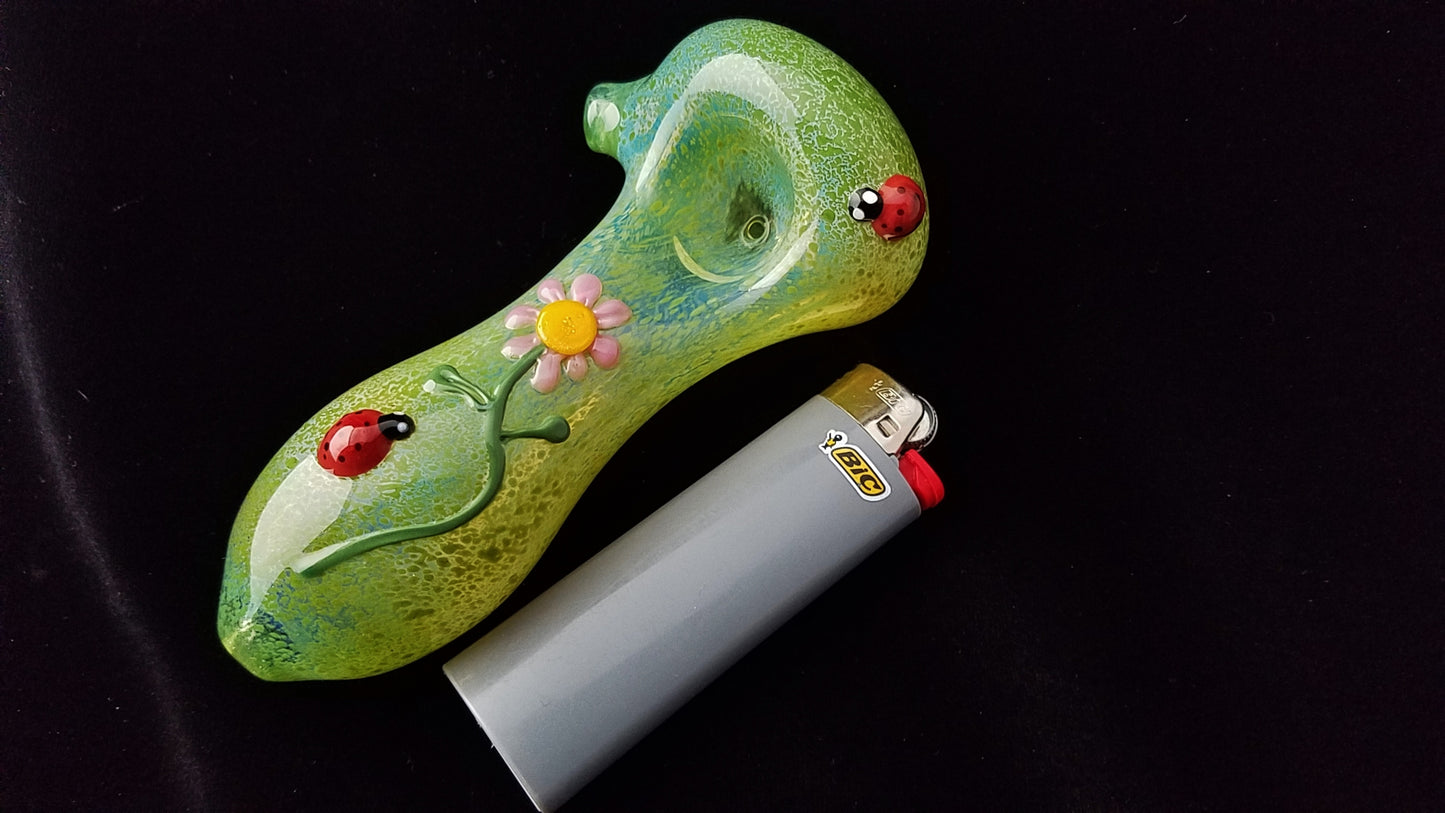 Glass Daisy and Ladybug Pipe