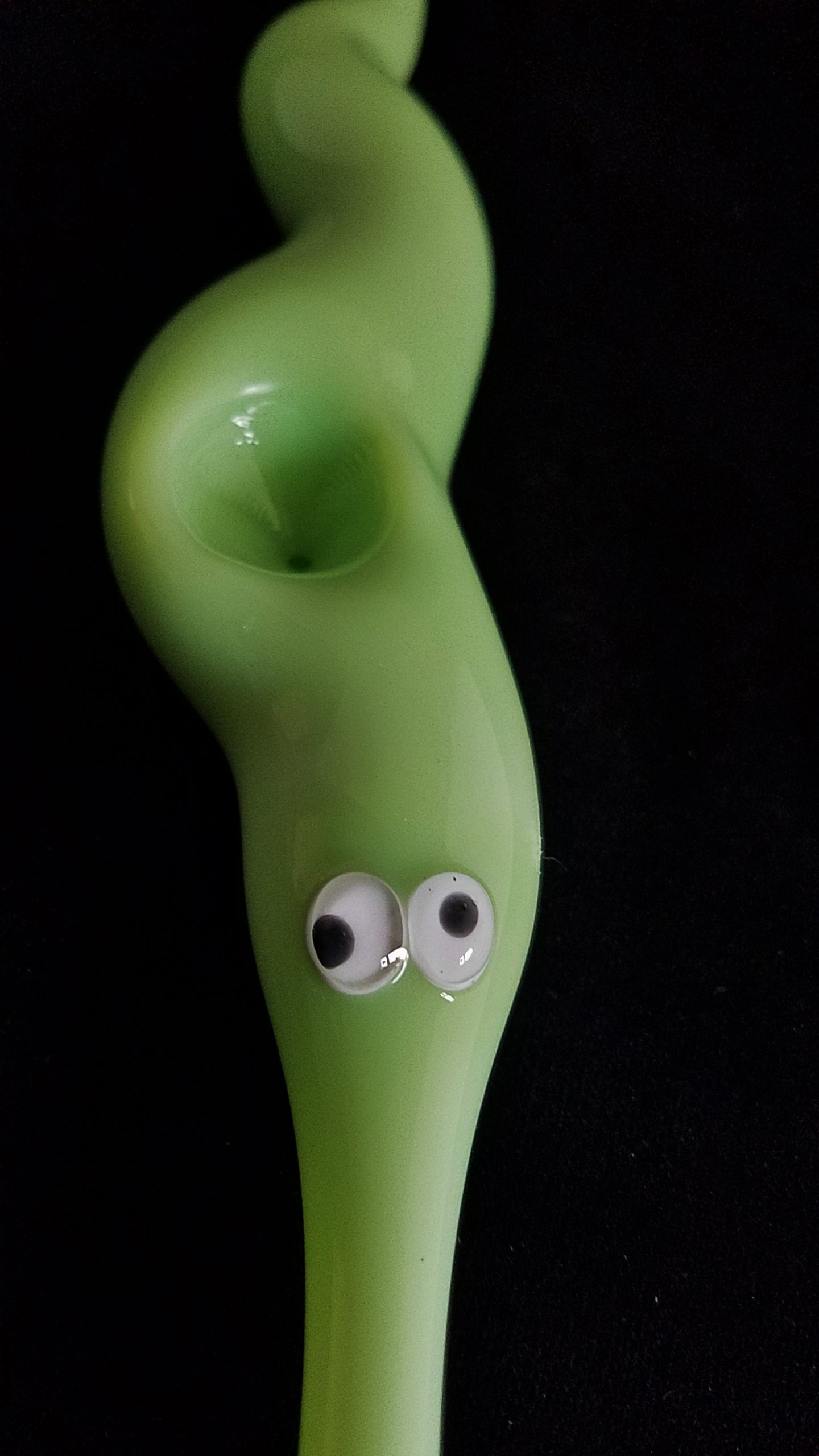 Glass Magic Worm Pipe (Solid Green Version)