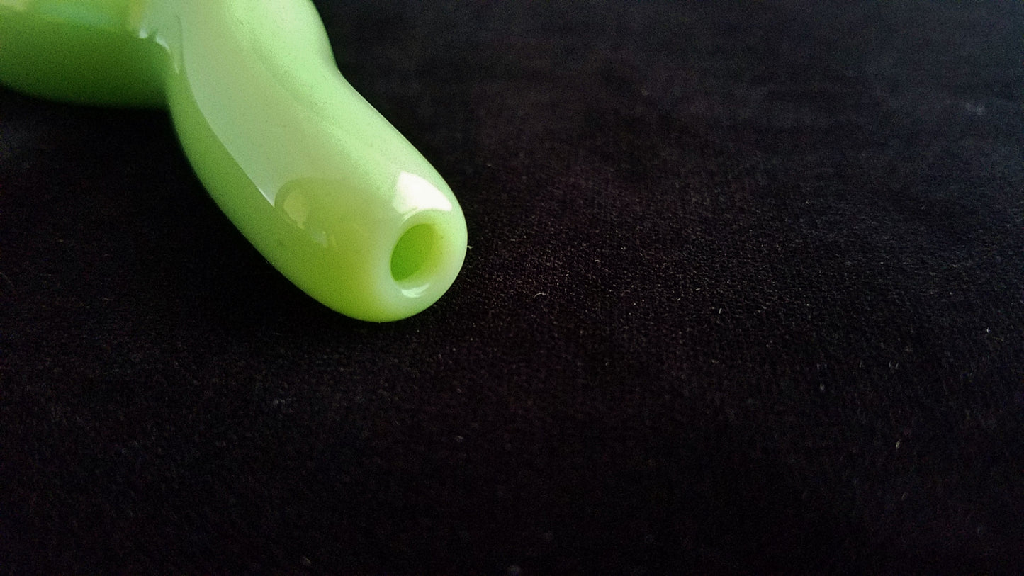 Glass Magic Worm Pipe (Solid Green Version)