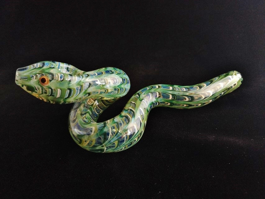 Color Changing Glass Snake Pipe (Green/Gold)