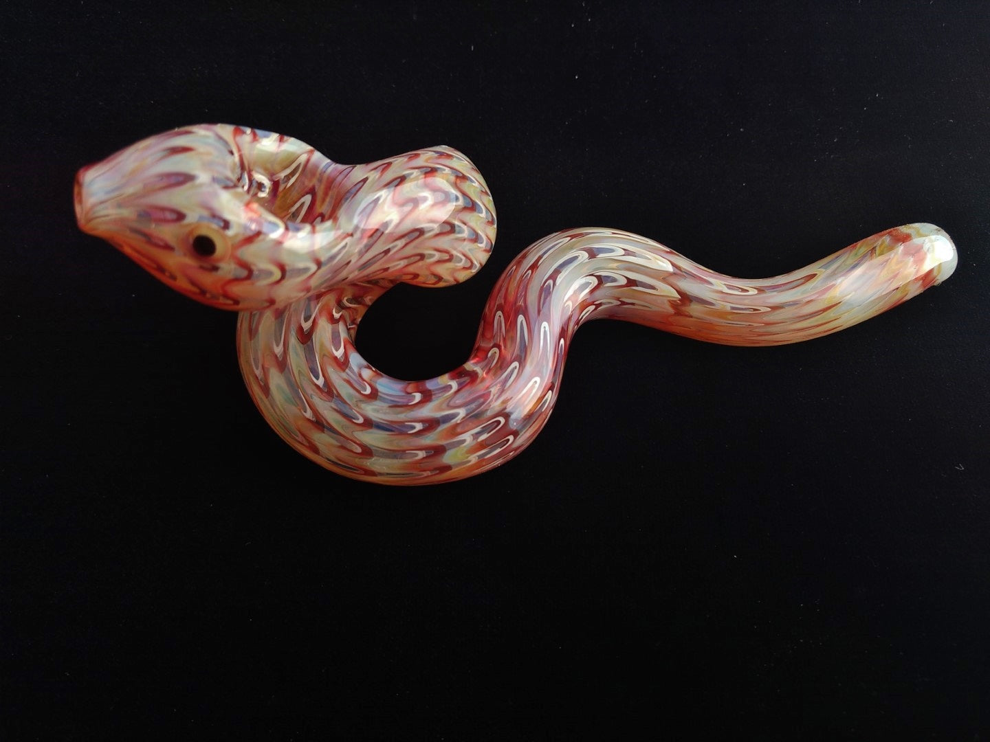 Color Changing Glass Snake Pipe (Red/Gold)