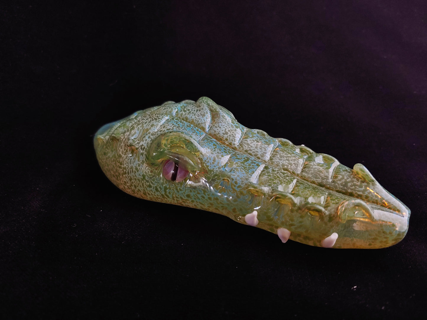 Color Changing Glass Gator Pipe