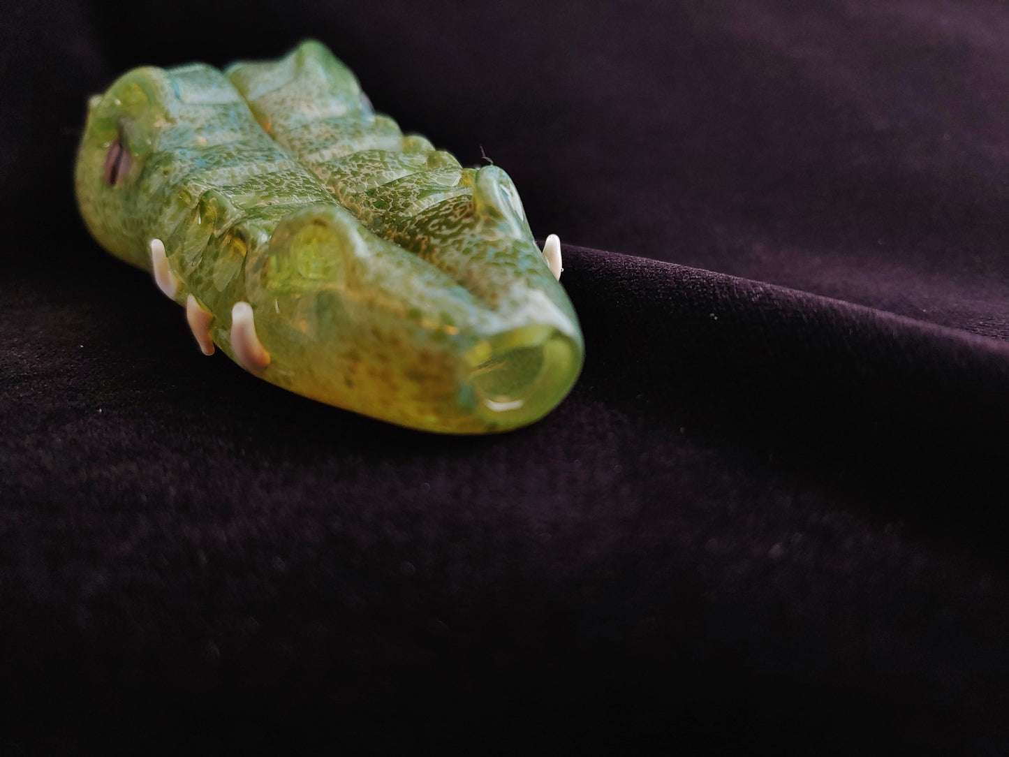 Color Changing Glass Gator Pipe