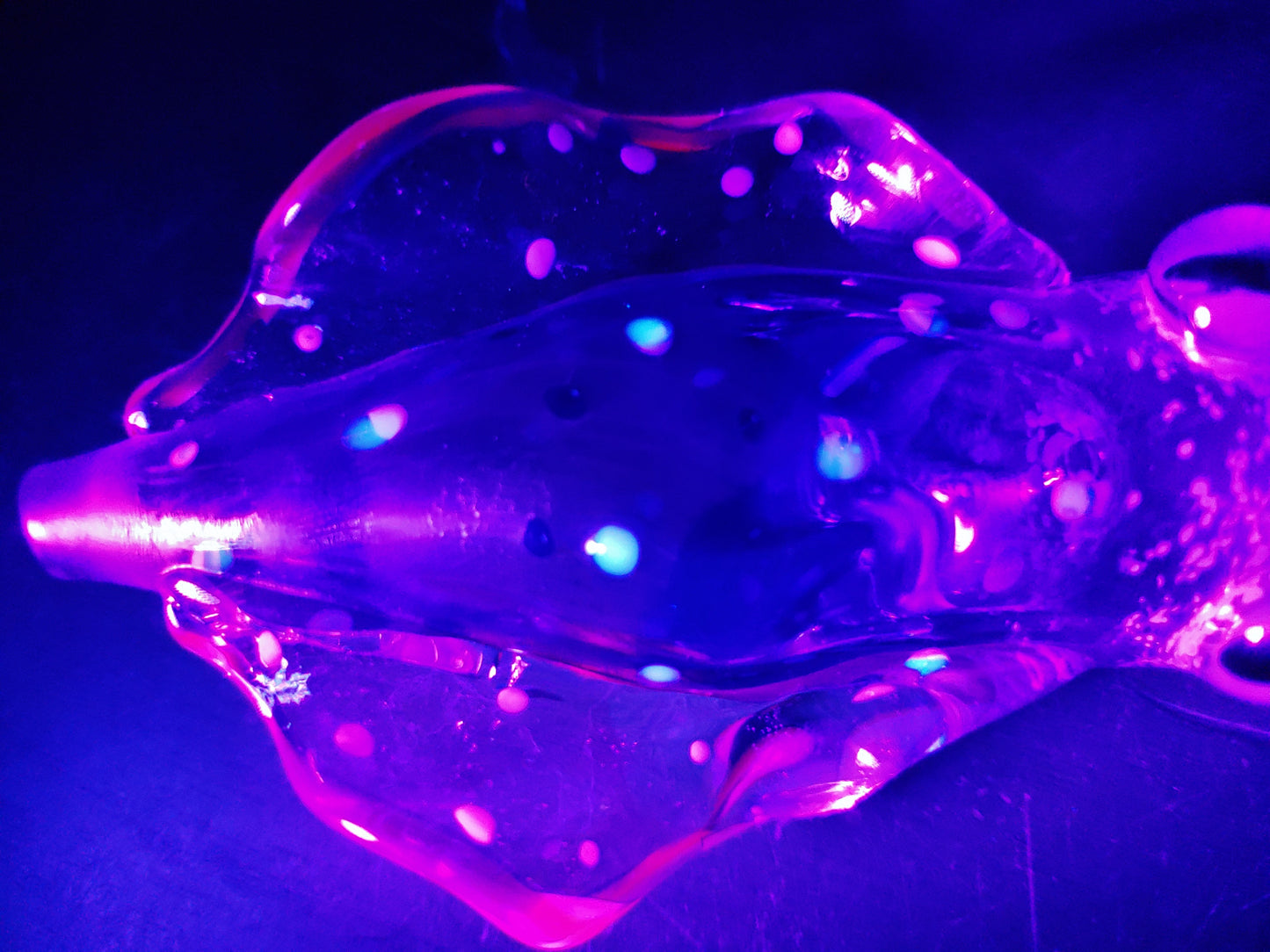 Glass Cuttlefish Pipe (UV Glow)