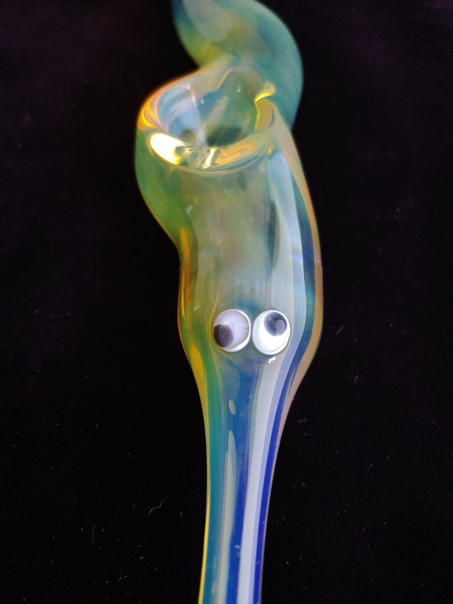 Glass Worm on a String Pipe