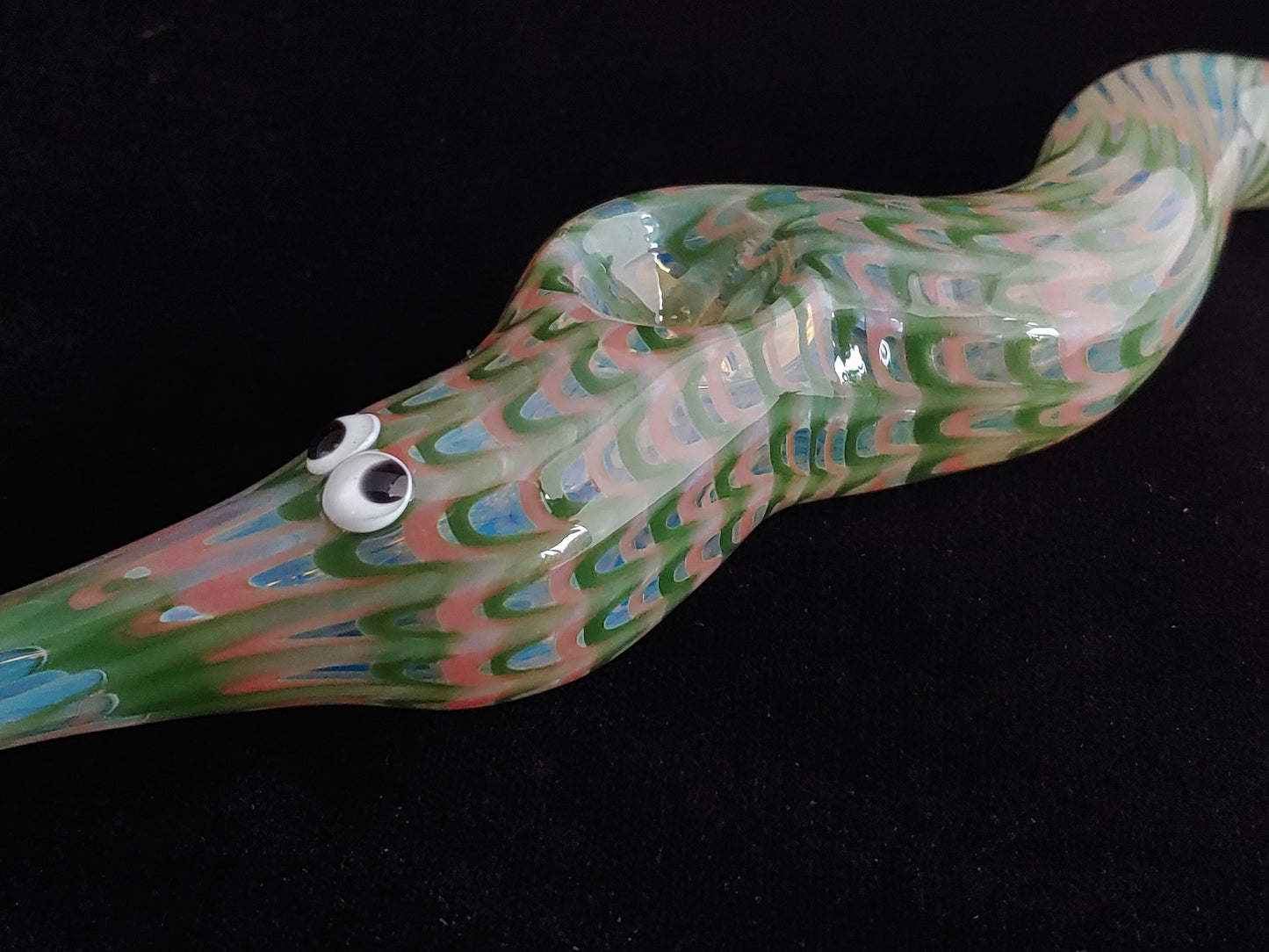 Glass Magic Worm Pipe (Plaid/Striped, Pink-Green)