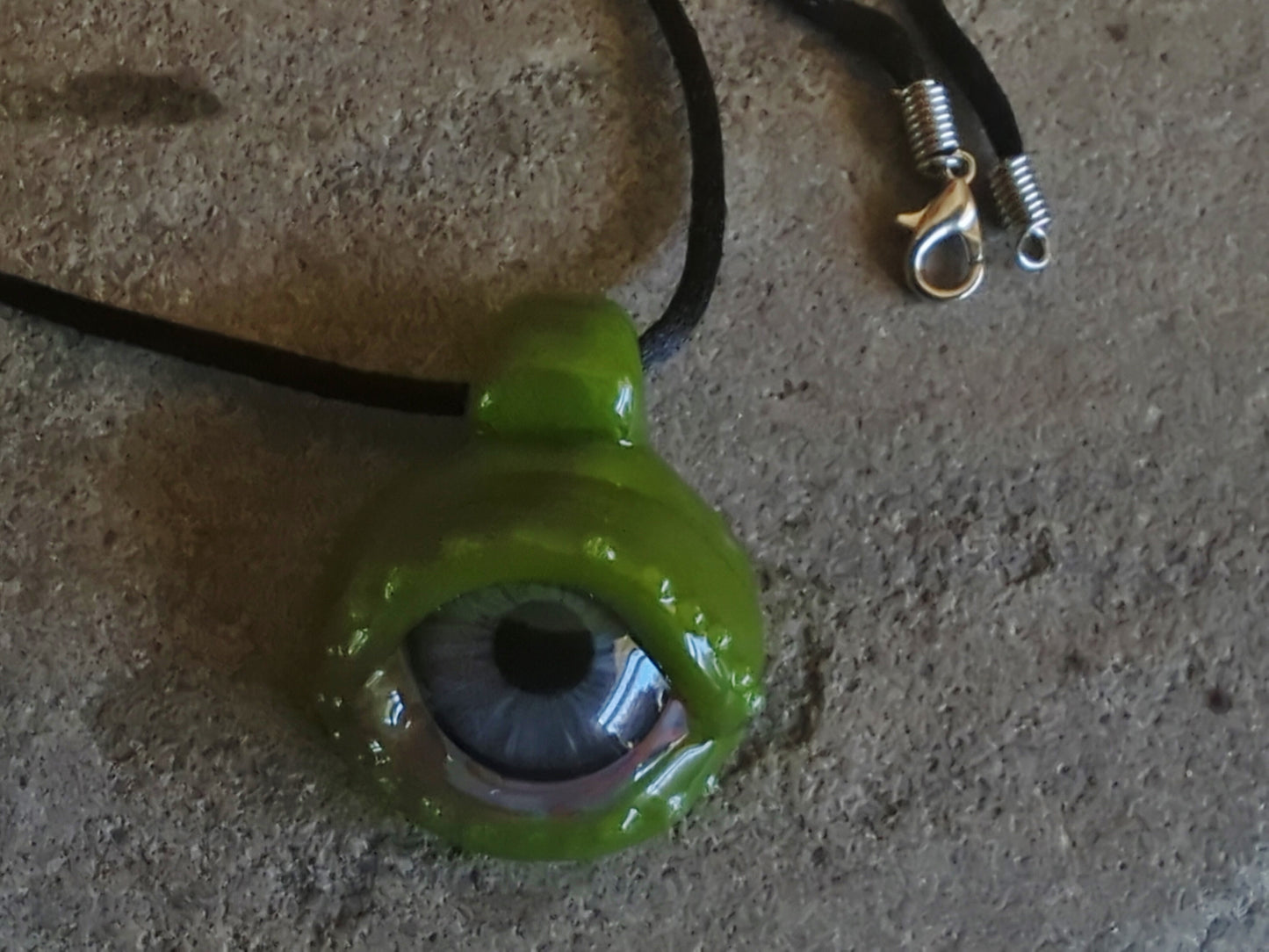 Detailed Glass Eye Pendant - UV Glow