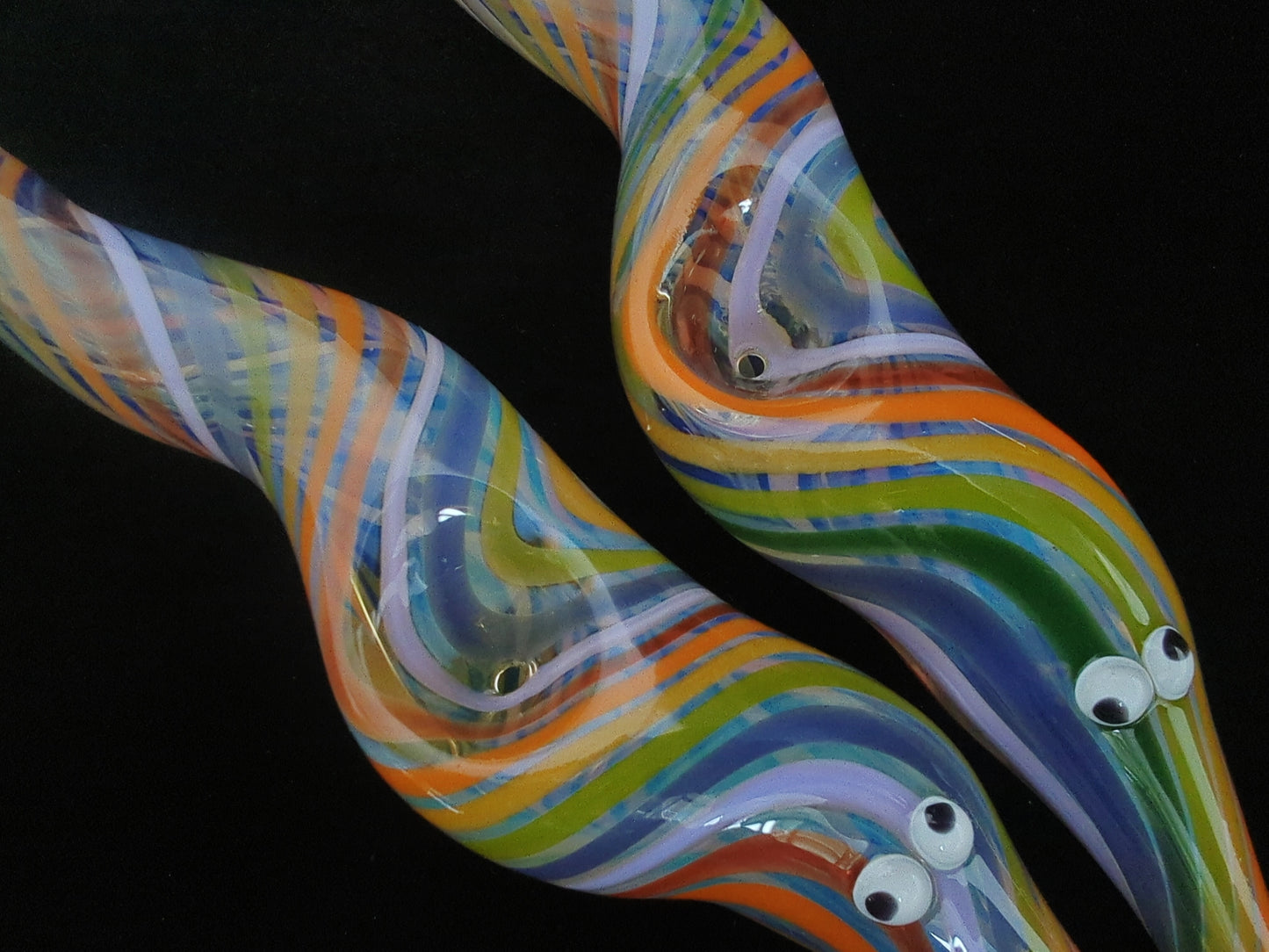 Glass Magic Worm Pipe (Rainbow Version)