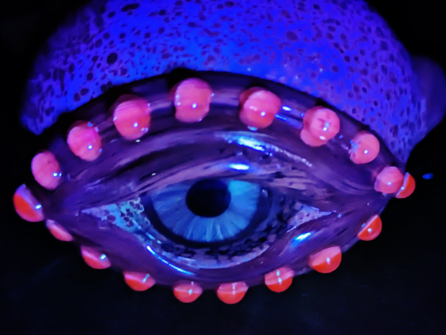 Detailed Eye Pipe - Fanged