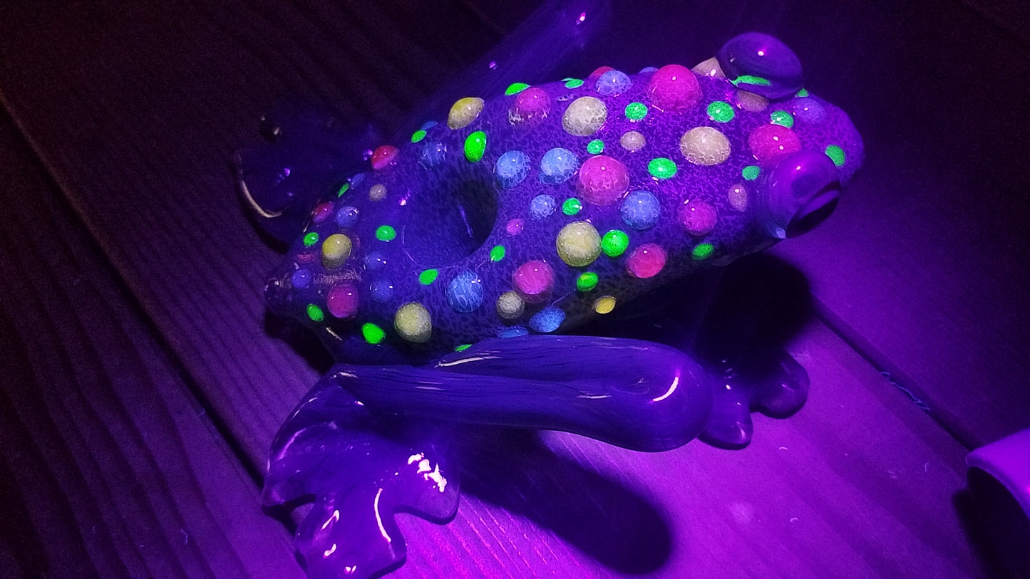 Hand blown, detailed glass frog pipe. Glows under black light. Unique gift idea.