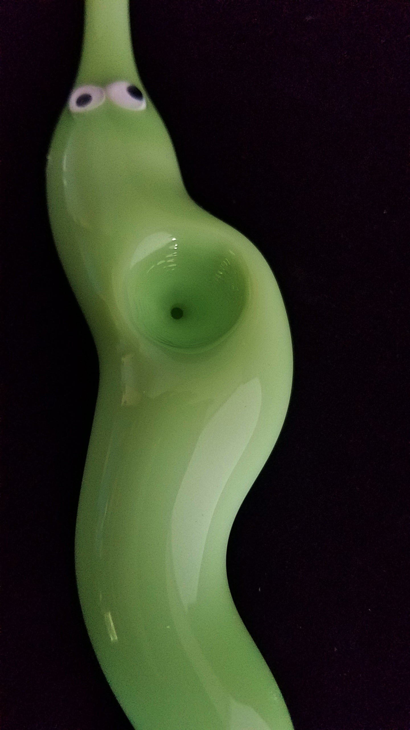Glass Magic Worm Pipe (Solid Green Version)