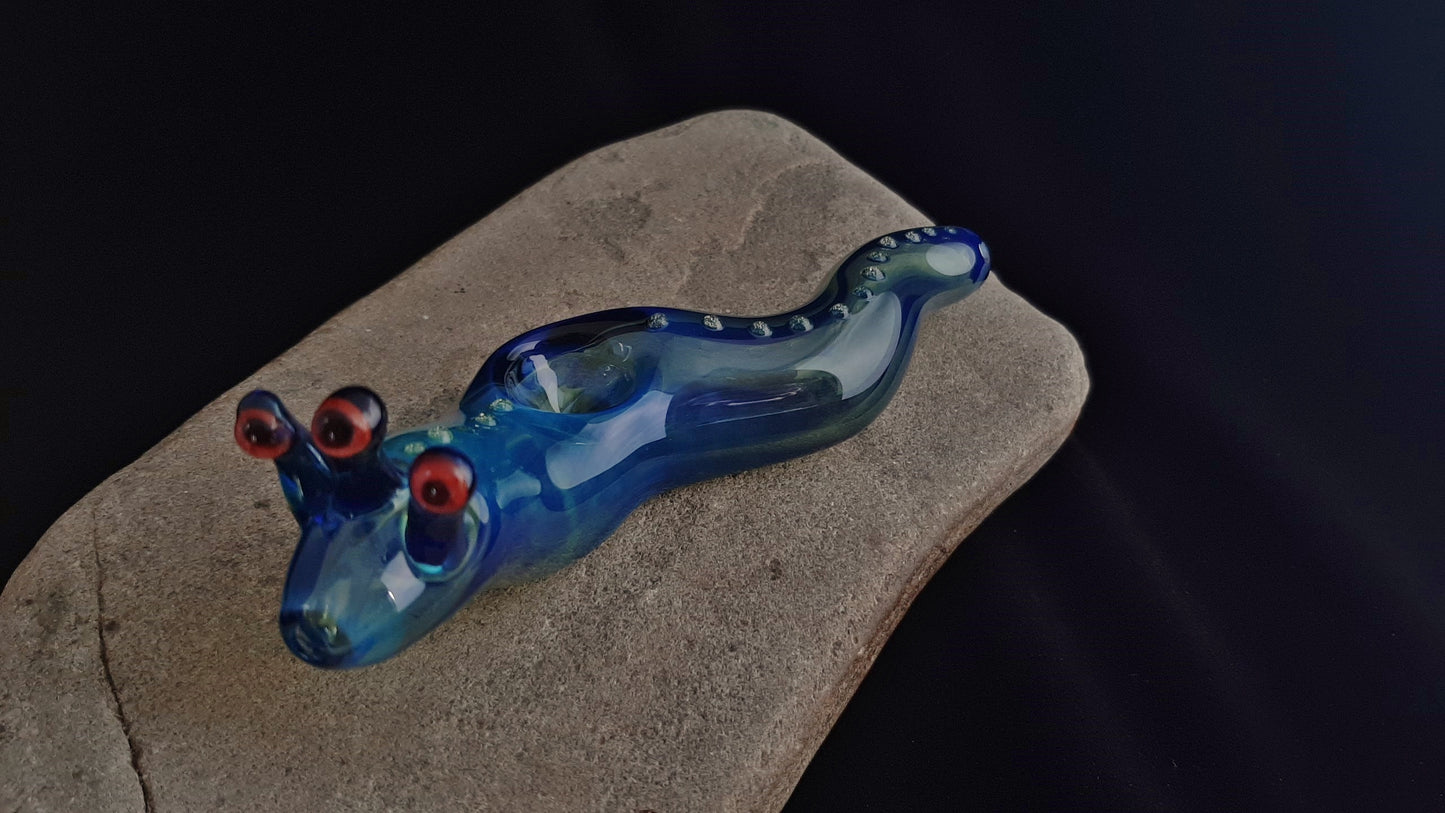 Glass Mutant Slug Pipe (UV Glow)