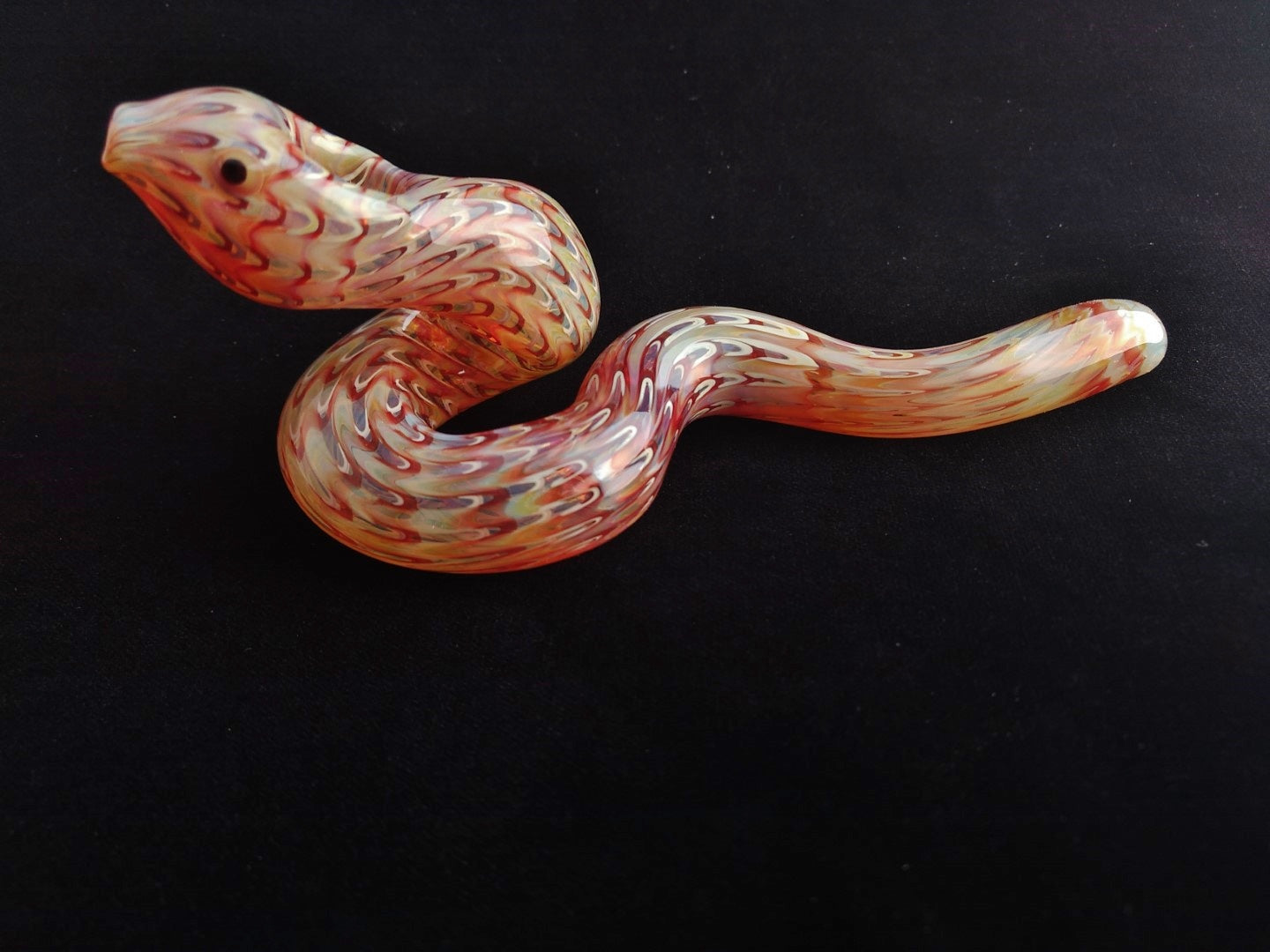 Color Changing Glass Snake Pipe (Red/Gold)