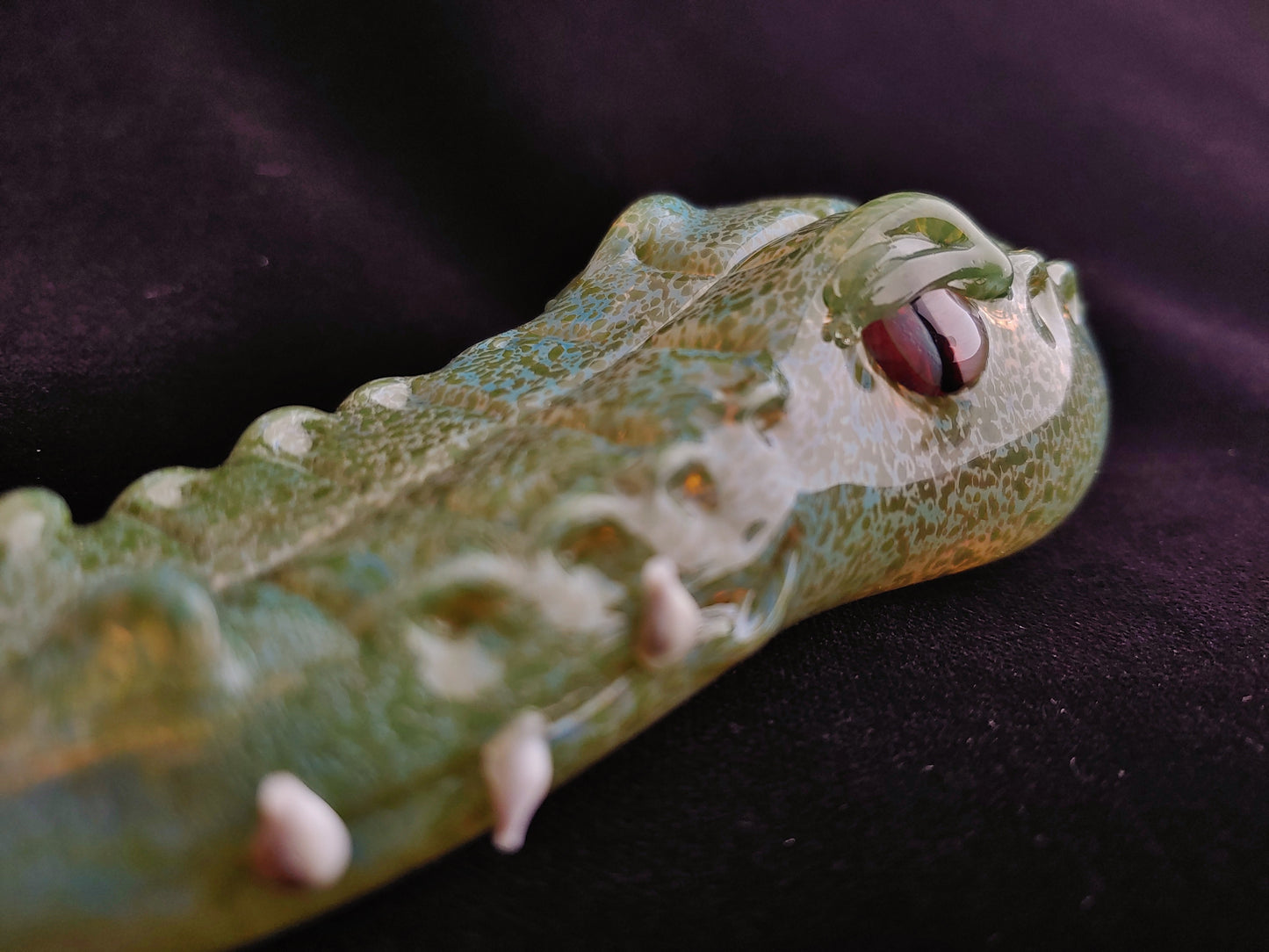 Color Changing Glass Gator Pipe