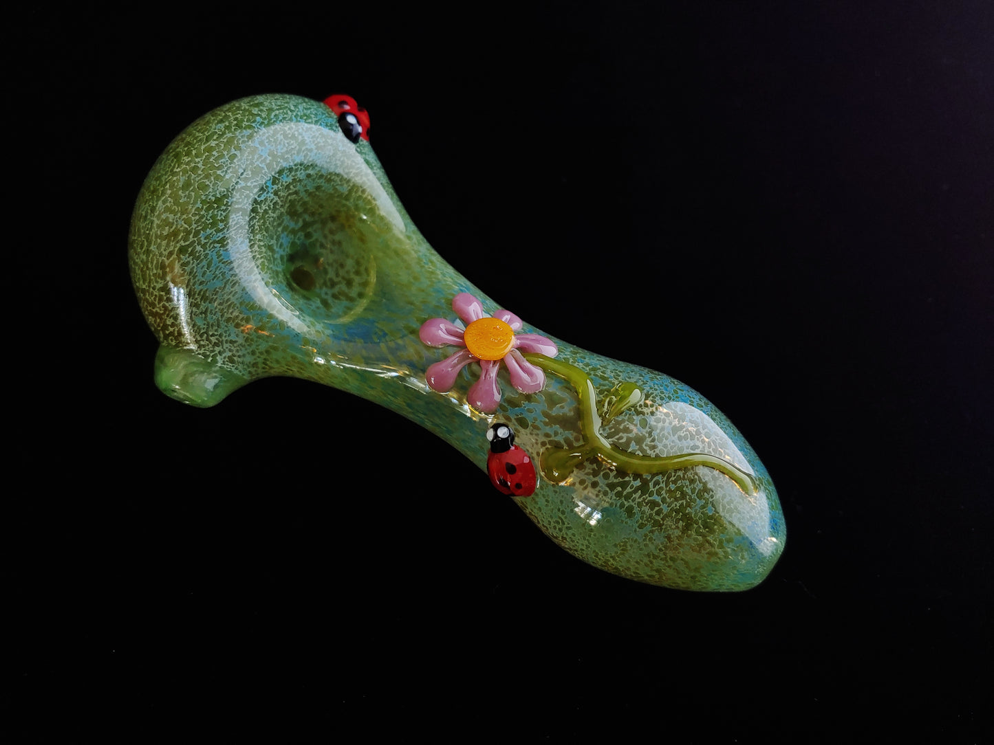 Glass Daisy and Ladybug Pipe