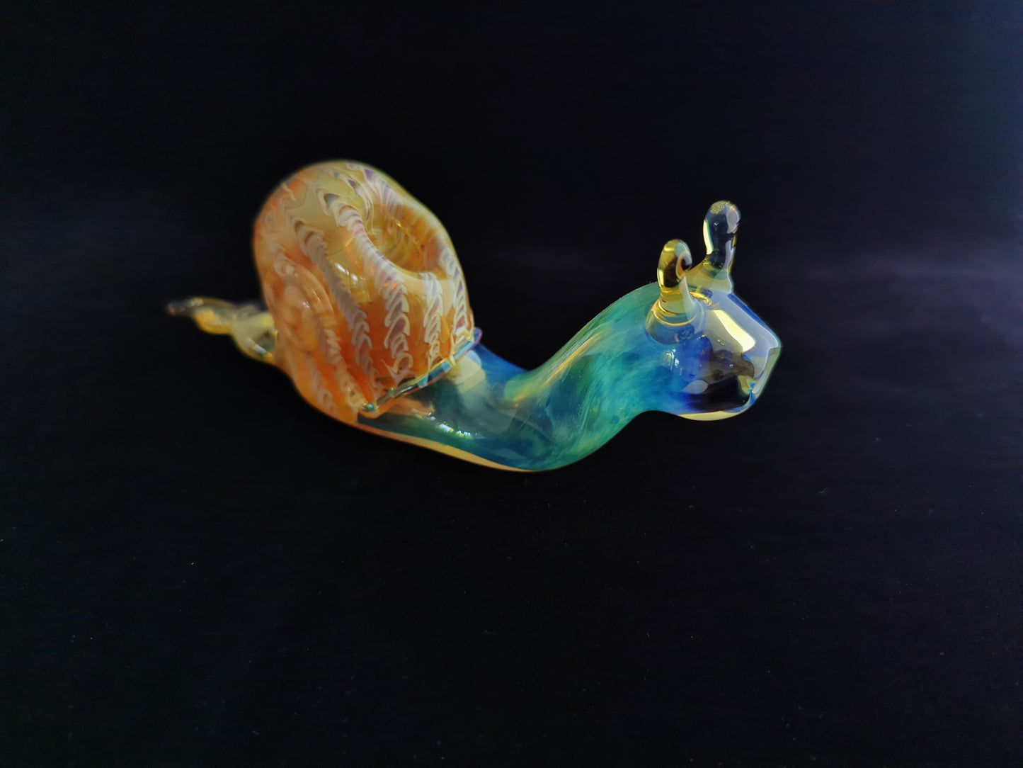 Color Changing Glass Snail Pipe - Golden