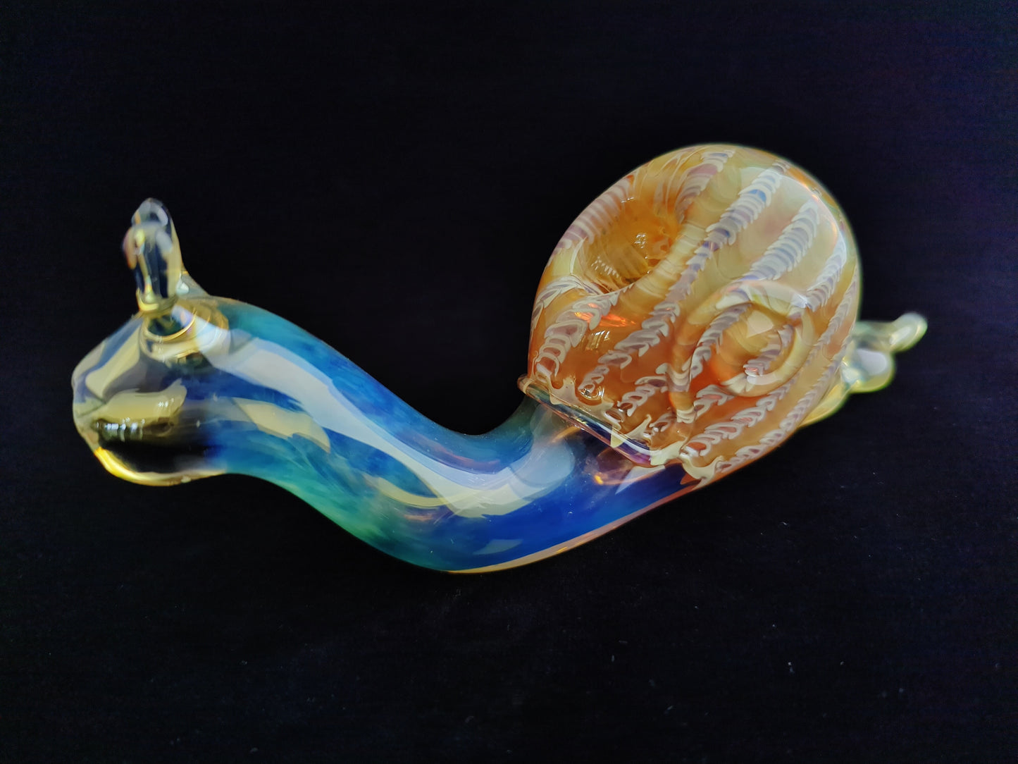 Color Changing Glass Snail Pipe - Golden